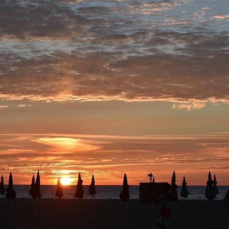 Les Parasols De Trouville Trouville-sur-Mer Exterior foto